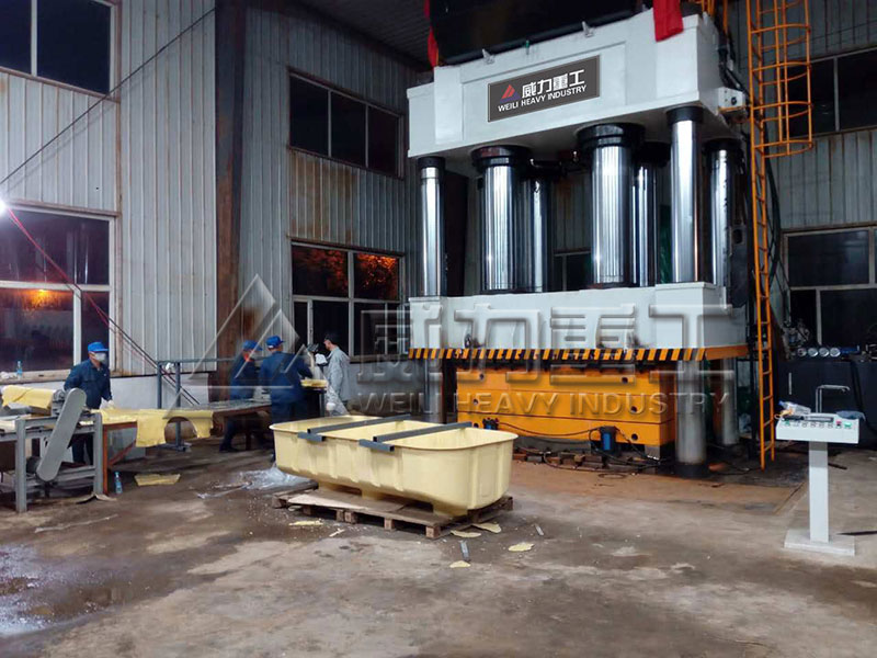 吉林長春2500噸玻璃鋼化糞池液壓機(jī)